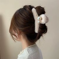 Women's Sweet Solid Color Plush Pearl Hair Claws main image 2