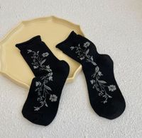 Women's Elegant Japanese Style Flower Wool Jacquard Crew Socks A Pair sku image 1
