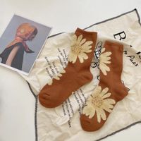 Women's Retro Flower Cotton Jacquard Crew Socks A Pair sku image 2