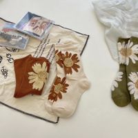 Women's Retro Flower Cotton Jacquard Crew Socks A Pair main image 4