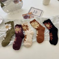 Women's Retro Flower Cotton Jacquard Crew Socks A Pair main image 1