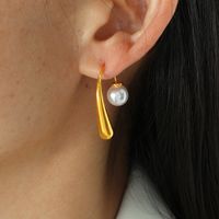1 Pair Elegant Simple Style Commute Curve Plating Three-dimensional Inlay Titanium Steel Artificial Pearls 18k Gold Plated Ear Studs main image 3