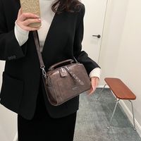 Women's Pu Leather Solid Color Basic Vintage Style Sewing Thread Square Zipper Shoulder Bag main image 2