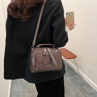 Women's Pu Leather Solid Color Basic Vintage Style Sewing Thread Square Zipper Shoulder Bag main image 4