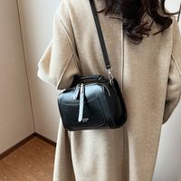 Women's Pu Leather Solid Color Basic Vintage Style Sewing Thread Square Zipper Shoulder Bag main image 3