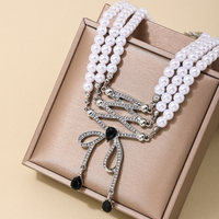 Lässig Einfacher Stil Bogenknoten Imitationsperle Legierung Perlen Inlay Strasssteine Frau Dreilagige Halskette main image 3
