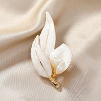 Elegant Flower Alloy Enamel Plating Inlay Artificial Pearls Women's Brooches sku image 1