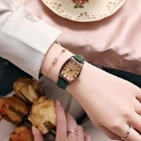 Vintage Style Solid Color Buckle Quartz Women's Watches main image 4