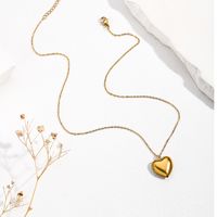 Simple Style Heart Shape Stainless Steel Three-dimensional 18k Gold Plated Pendant Necklace main image 3