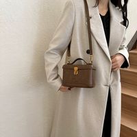 Women's Pu Leather Solid Color Vintage Style Classic Style Sewing Thread Oval Zipper Crossbody Bag sku image 2