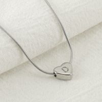Rostfreier Stahl Einfacher Stil Polieren Brief Herzform Halskette Mit Anhänger main image 1