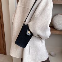 Women's Pu Suede Solid Color Basic Classic Style Streetwear Sewing Thread Bucket Flip Cover Shoulder Bag main image 3