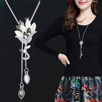 Elegant Classical Floral Alloy Plating Inlay Crystal Rhinestones Silver Plated Women's Necklace main image 3