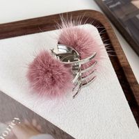 Women's Simple Style Solid Color Alloy Hairball Plating Hair Claws sku image 2