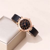 Elegant Simple Style Geometric Buckle Quartz Women's Watches main image 9