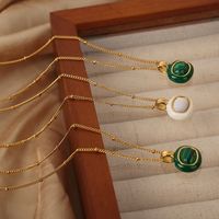 Casual Elegant Simple Style Color Block Malachite Shell Titanium Steel Plating Inlay Malachite Shell 18k Gold Plated Women's Pendant Necklace main image 1