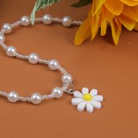 Süss Gänseblümchen Kunststoff Harz Perlen Frau Halskette Mit Anhänger main image 4