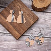 1 Pair Simple Style Heart Shape Wood Drop Earrings main image 1