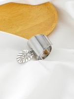304 Stainless Steel 14K Gold Plated Simple Style Plating Leaves Charm Rings main image 5