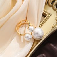 Elegant Luxuriös Einfarbig Legierung Inlay Künstliche Perlen Frau Ringe main image 5