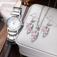 Elegante Lindo Lujoso Color Sólido Hebilla Plegable Cuarzo Relojes De Mujer sku image 2