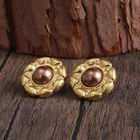1 Pair Elegant Retro Round Plating Inlay Alloy Agate Artificial Pearls Agate 18k Gold Plated Ear Cuffs Ear Studs sku image 3