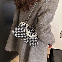Women's Alloy Polyester Solid Color Classic Style Beading Shell Clipped Button Shoulder Bag main image 5
