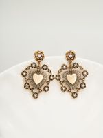 1 Pair Vintage Style Commute Heart Shape Flower Plating Inlay Alloy Artificial Pearls 14k Gold Plated Drop Earrings main image 3