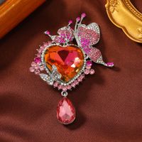 Retro Forma De Corazón Aleación Diamante De Imitación Mujeres Broches sku image 1