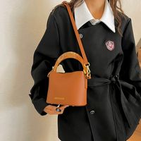 Women's Pu Leather Solid Color Vintage Style Vacation Sewing Thread Bucket Magnetic Buckle Shoulder Bag main image 6