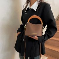 Women's Pu Leather Solid Color Vintage Style Vacation Sewing Thread Bucket Magnetic Buckle Shoulder Bag main image 5