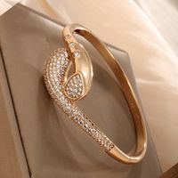 Elegant Xuping Simple Style Geometric Alloy Plating Inlay Artificial Diamond 18k Gold Plated Women's Bangle main image 3