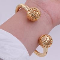 Elegant Simple Style Solid Color Copper Twist Plating Hollow Out 18k Gold Plated Bangle main image 3