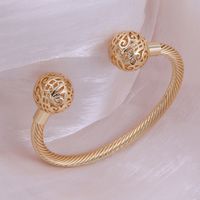 Elegant Simple Style Solid Color Copper Twist Plating Hollow Out 18k Gold Plated Bangle main image 1