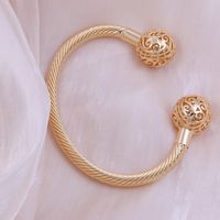 Elegant Simple Style Solid Color Copper Twist Plating Hollow Out 18k Gold Plated Bangle main image 5