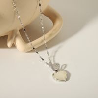 Elegante Estilo Simple Forma De Corazón Acero Titanio Cobre Enchapado Embutido Piedra De La Luna Chapado En Oro De 18 Quilates. Collar Colgante sku image 2