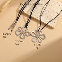 Vintage Style Flower Ccb Alloy Wax Rope Irregular Women's Necklace main image 3