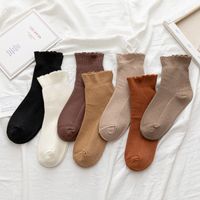 Femmes De Base Style Classique Couleur Unie Coton Crew Socks Une Paire main image 5