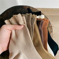 Femmes De Base Style Classique Couleur Unie Coton Crew Socks Une Paire main image 1
