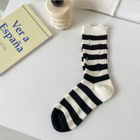 Femmes Décontractée Bloc De Couleur Coton Crew Socks Une Paire sku image 2