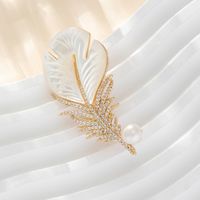 Classic Style Feather Copper Plating Women's Brooches main image 1