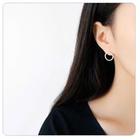 1 Paire Style Simple Cercle Rond Incruster Alliage De Cuivre Zircon Plaqué Or 18k Or Blanc Plaqué Boucles D'oreilles main image 3