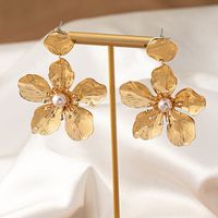 1 Pair Retro Simple Style Flower Plating Inlay Iron Pearl Drop Earrings main image 4