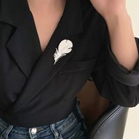 Elegant Feather Alloy Plating Women's Brooches 1 Piece main image 1