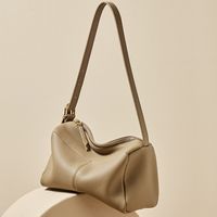 Women's Pu Leather Solid Color Classic Style Pillow Shape Zipper Shoulder Bag main image 4