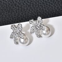 1 Pair Modern Style Leaves Plating Inlay Copper Pearl Zircon White Gold Plated Ear Studs main image 3