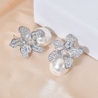 1 Pair Modern Style Leaves Plating Inlay Copper Pearl Zircon White Gold Plated Ear Studs main image 6
