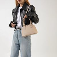 Femmes Faux Cuir Couleur Unie Style Vintage Fil À Coudre Coquille Fermeture Éclair Sac À Main sku image 4