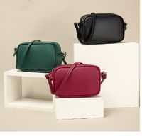 Women's Medium Pu Leather Solid Color Classic Style Oval Zipper Shoulder Bag main image 2