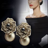 1 Pair Simple Style Flower Plating Inlay Alloy Artificial Gemstones 18k Gold Plated Earrings main image 3